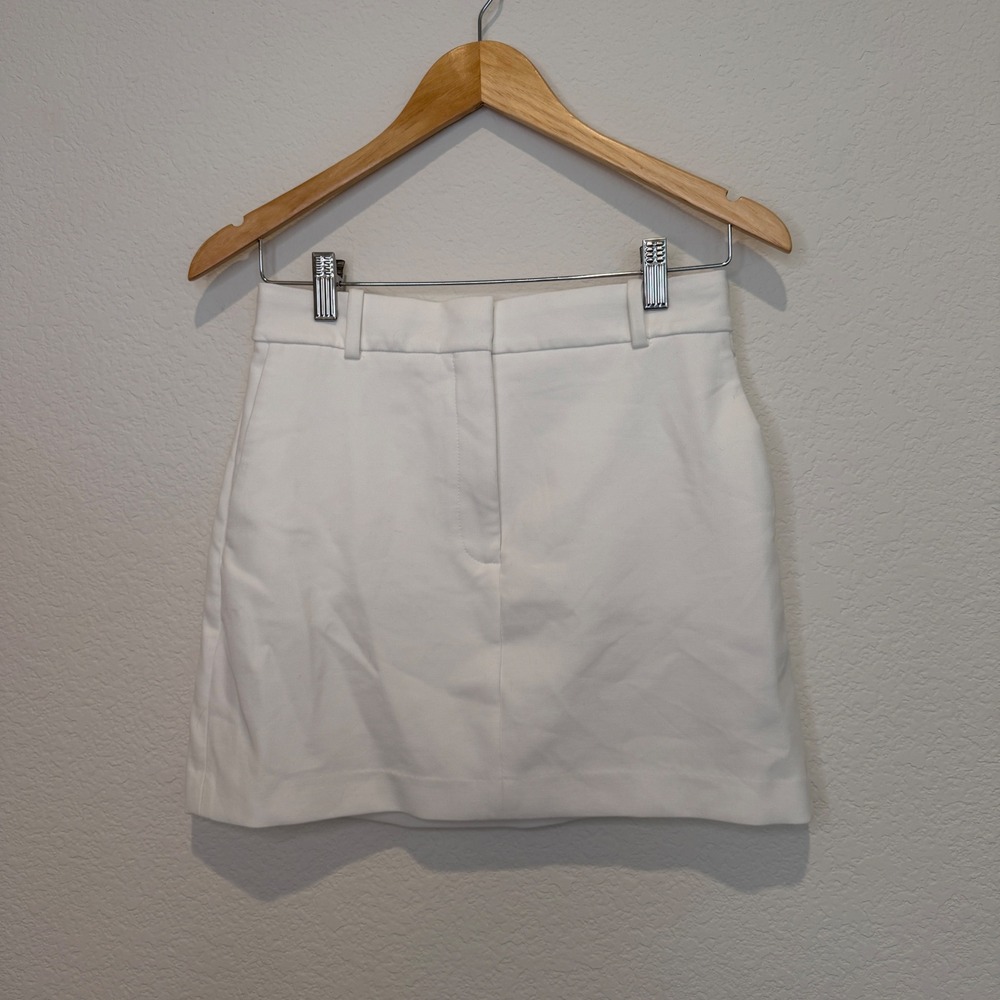 Aritzia Babaton White Chisel Mini skirt